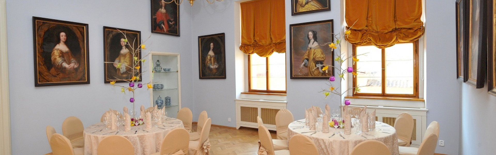 Nelahozeves Castle: A Family's Journey of Recovery, image size:1920x600